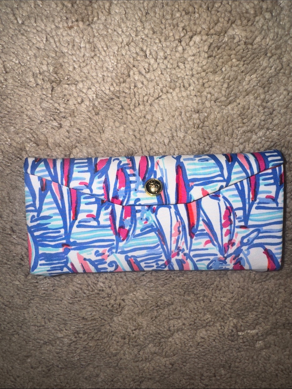 New Lilly Pulitzer Collapsible Folding Sunglass Case in Red Right Return